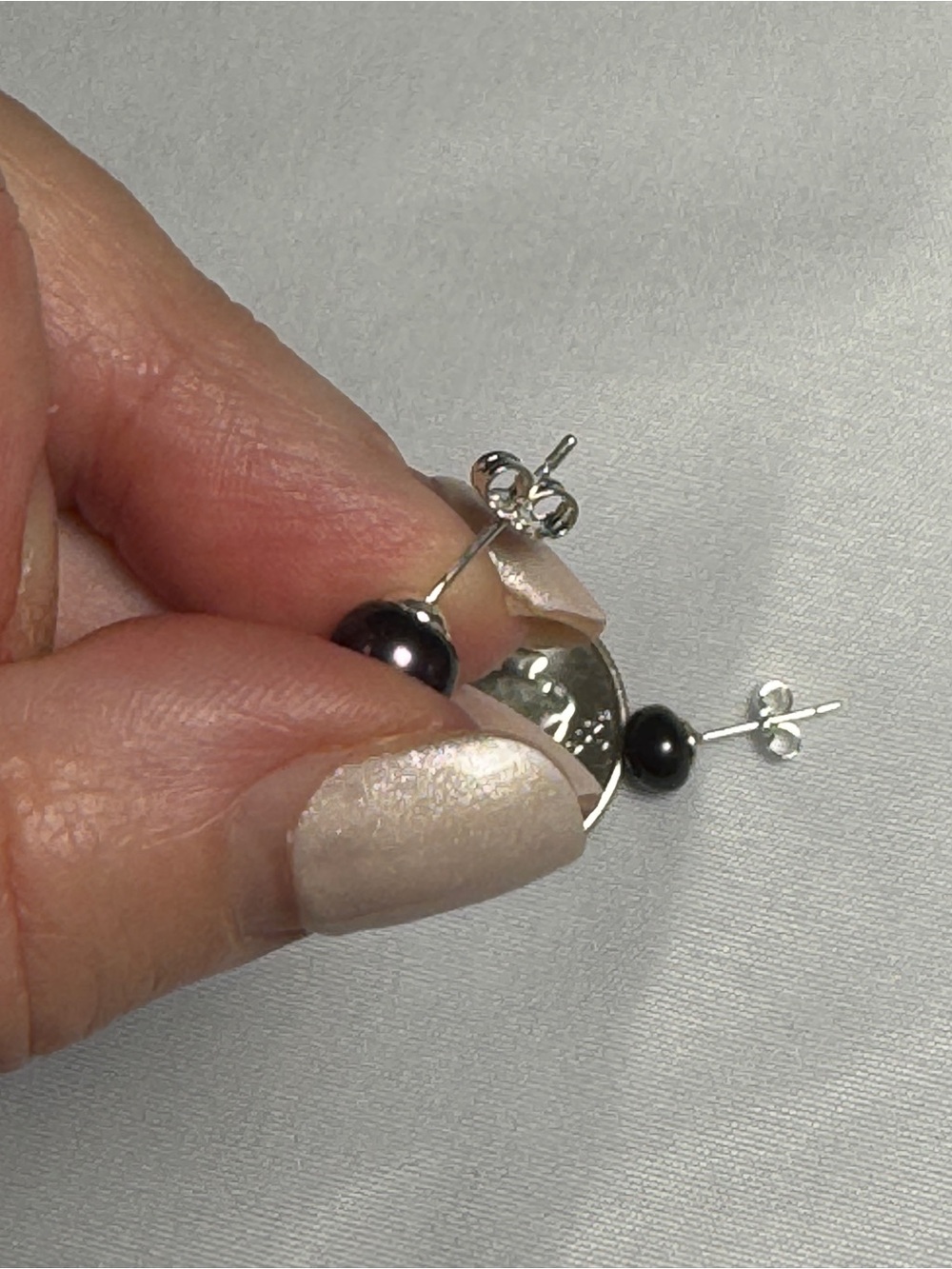 Amethyst colored Stud Earrings - Picture 4 of 5